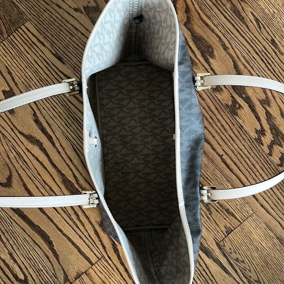 Michael Kors leather bag - Picture 6 of 10